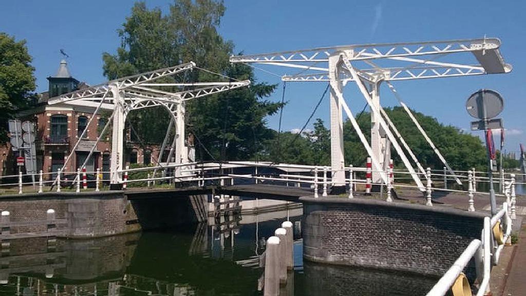 Benedenverdieping In Woonboot Met Tuinterras Утрехт Екстериор снимка